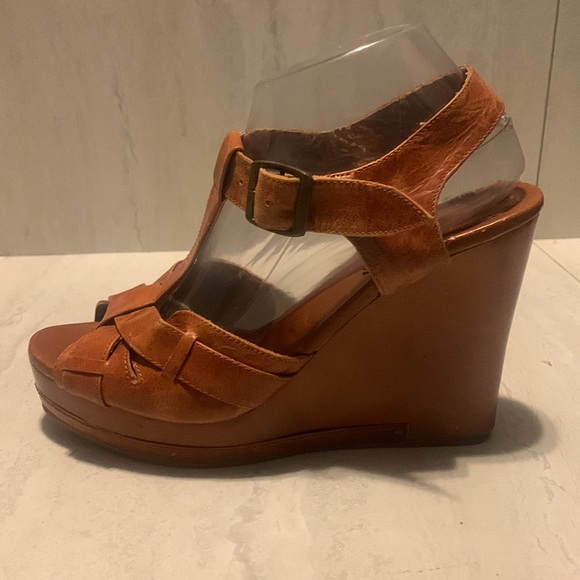 N.Y.L.A. Women's Brown Leather Strap Heeled Sandals Size 10 (FLAWS) - Picture 8 of 15